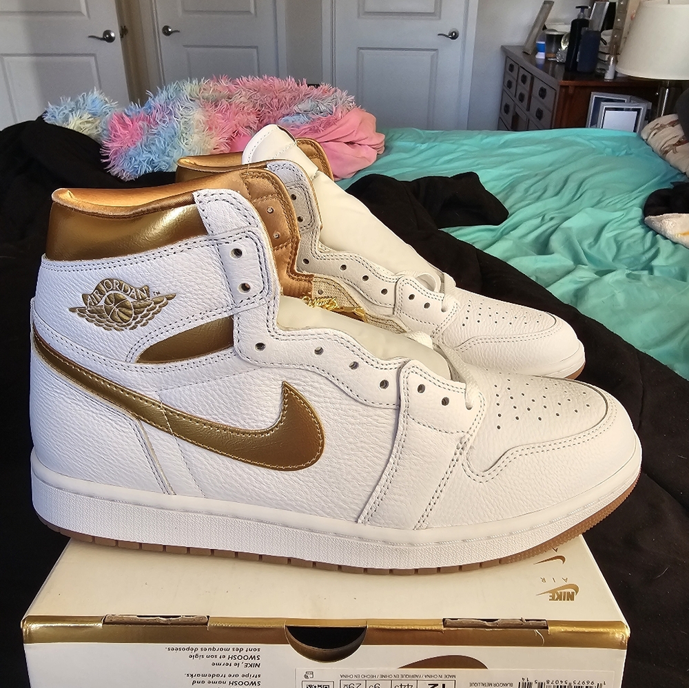 Jordan 1 High Metallic Gold Ds Men Size 10.5